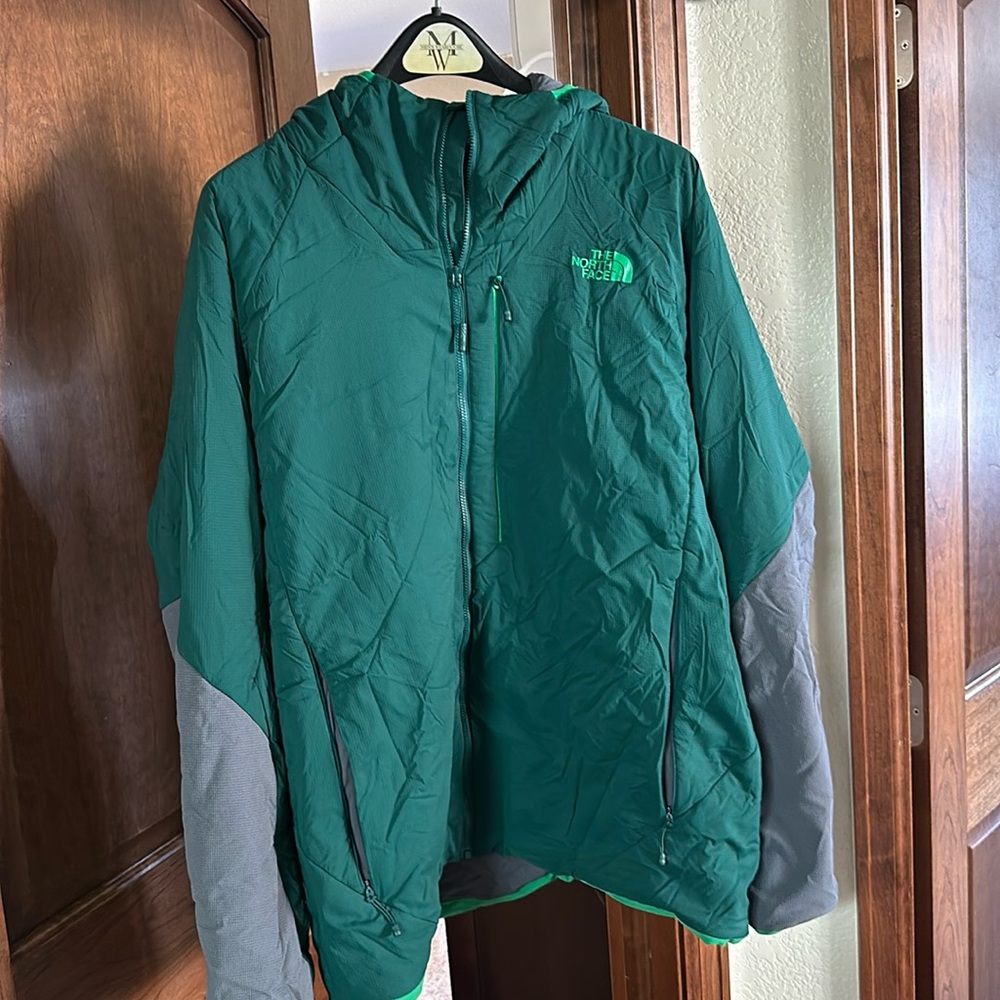 Men’s green north face jacket